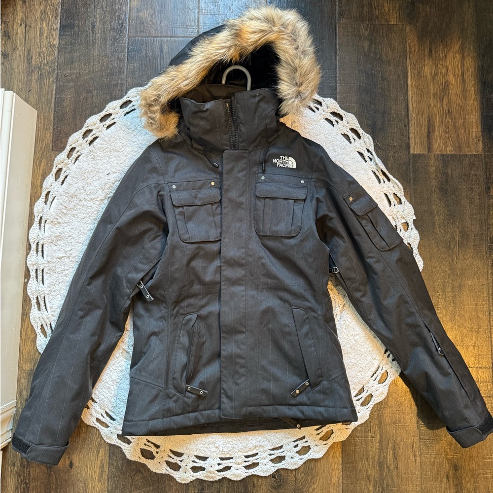 North Face Ski Jacket with Faux Fur on Hood. Excellent Condition Tons of Pockets